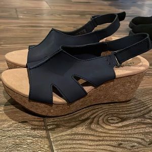Clarks Collection wedge - NEW - Navy Blue size 8